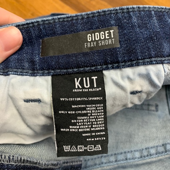 KUT from the Kloth Gidget Denim Shorts Womens 8 Distressed Fray Hem‎ Dark Wash - Picture 4 of 6